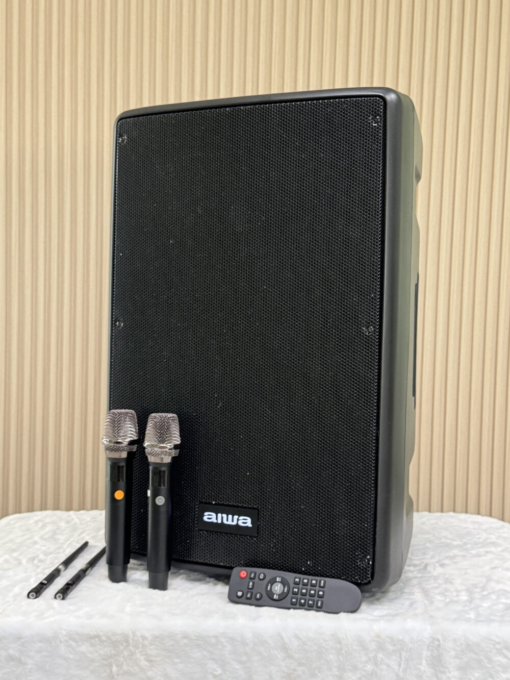 Aiwa Aw-X1500pro ลำโพงลากจูงมีแบตฯ ขนาด 15 นิ้ว 800 วัตต์ พร้อมไมค์ลอยมือถือคู่ ย่าน Uhf 10 ชาแนล Aiwa Aw-X1500pro ลำโพงลากจูงมีแบตฯ ขนาด 15 นิ้ว 800 วัตต์ พร้อมไมค์ลอยมือถือคู่ ย่าน Uhf 10 ชาแนล