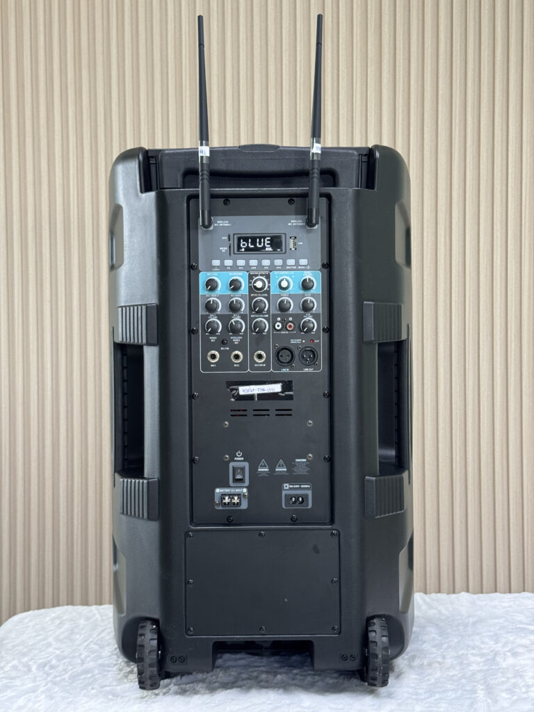 รีวิว Aiwa Aw-X1500pro ลำโพงล้อลาก 15 นิ้ว 800w เบสกระหึ่ม ร้องคาราโอเกะระดับโปร Aiwa Aw-X1500pro ลำโพงลากจูงมีแบตฯ ขนาด 15 นิ้ว 800 วัตต์ พร้อมไมค์ลอยมือถือคู่ ย่าน Uhf 10 ชาแนล