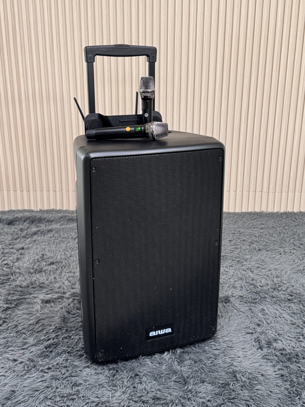 Aiwa Aw-X1500pro ลำโพงลากจูงมีแบตฯ ขนาด 15 นิ้ว 800 วัตต์ พร้อมไมค์ลอยมือถือคู่ ย่าน Uhf 10 ชาแนล Aiwa Aw-X1500pro ลำโพงลากจูงมีแบตฯ ขนาด 15 นิ้ว 800 วัตต์ พร้อมไมค์ลอยมือถือคู่ ย่าน Uhf 10 ชาแนล