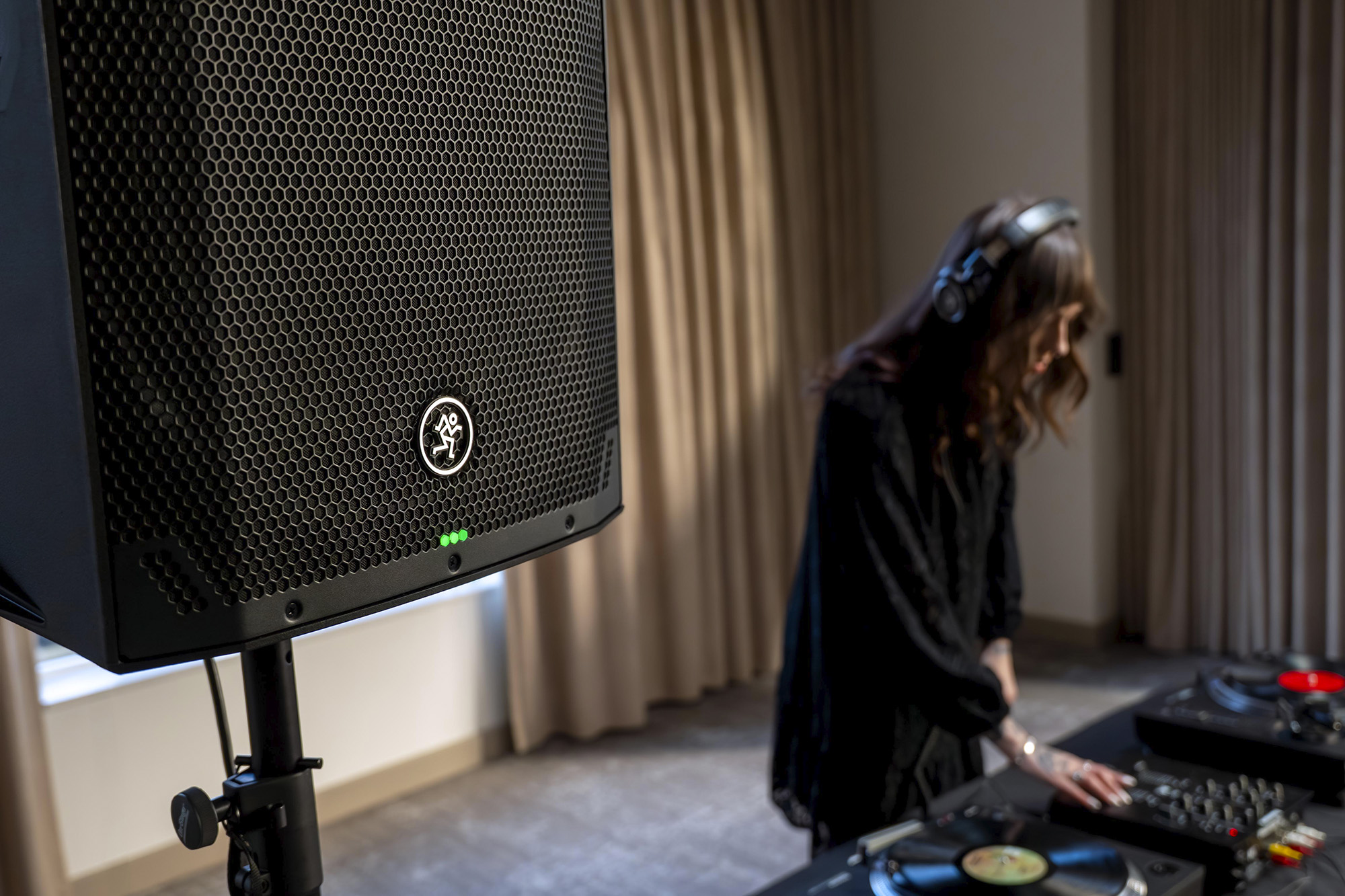 Mackie Thump2v4 ลำโพง Pa 12 นิ้ว 1400w มี Dsp และ Bluetooth