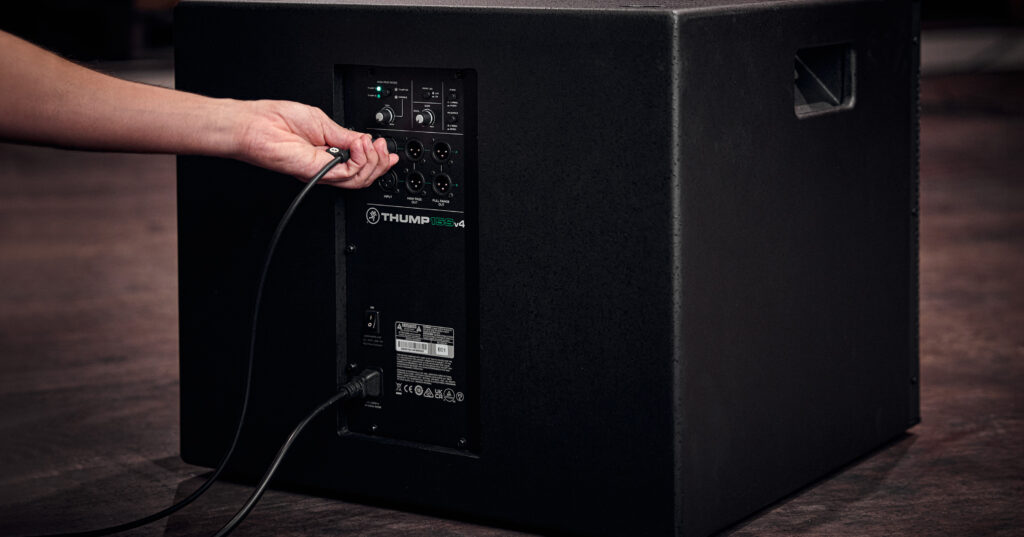 Mackie Thump15s V4 ลำโพงซับวูฟเฟอร์ Active 15 นิ้ว 1400w