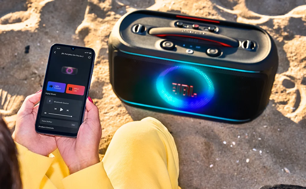 พรีวิว Jbl Partybox On-The-Go 2 Plus ลำโพงสะพายข้างสายแคมป์ อัปเกรดแบตเตอรี่และไมค์ Jbl Partybox On-The-Go 2 Plus ลำโพงปาร์ตี้พกพา มีไมค์ไร้สาย