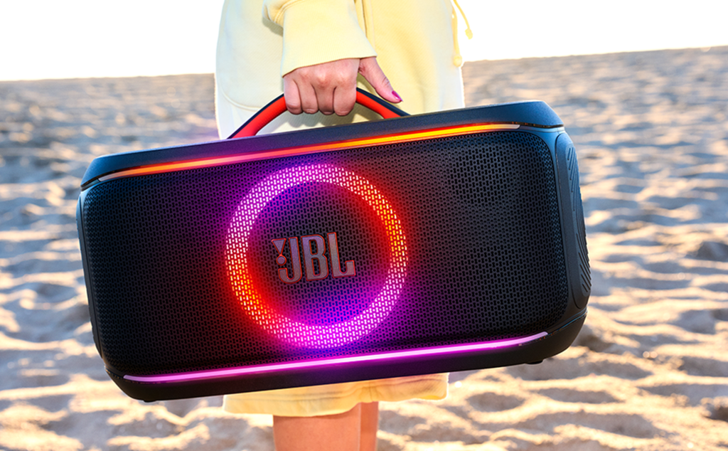 พรีวิว Jbl Partybox On-The-Go 2 Plus ลำโพงสะพายข้างสายแคมป์ อัปเกรดแบตเตอรี่และไมค์ Jbl Partybox On-The-Go 2 Plus ลำโพงปาร์ตี้พกพา มีไมค์ไร้สาย