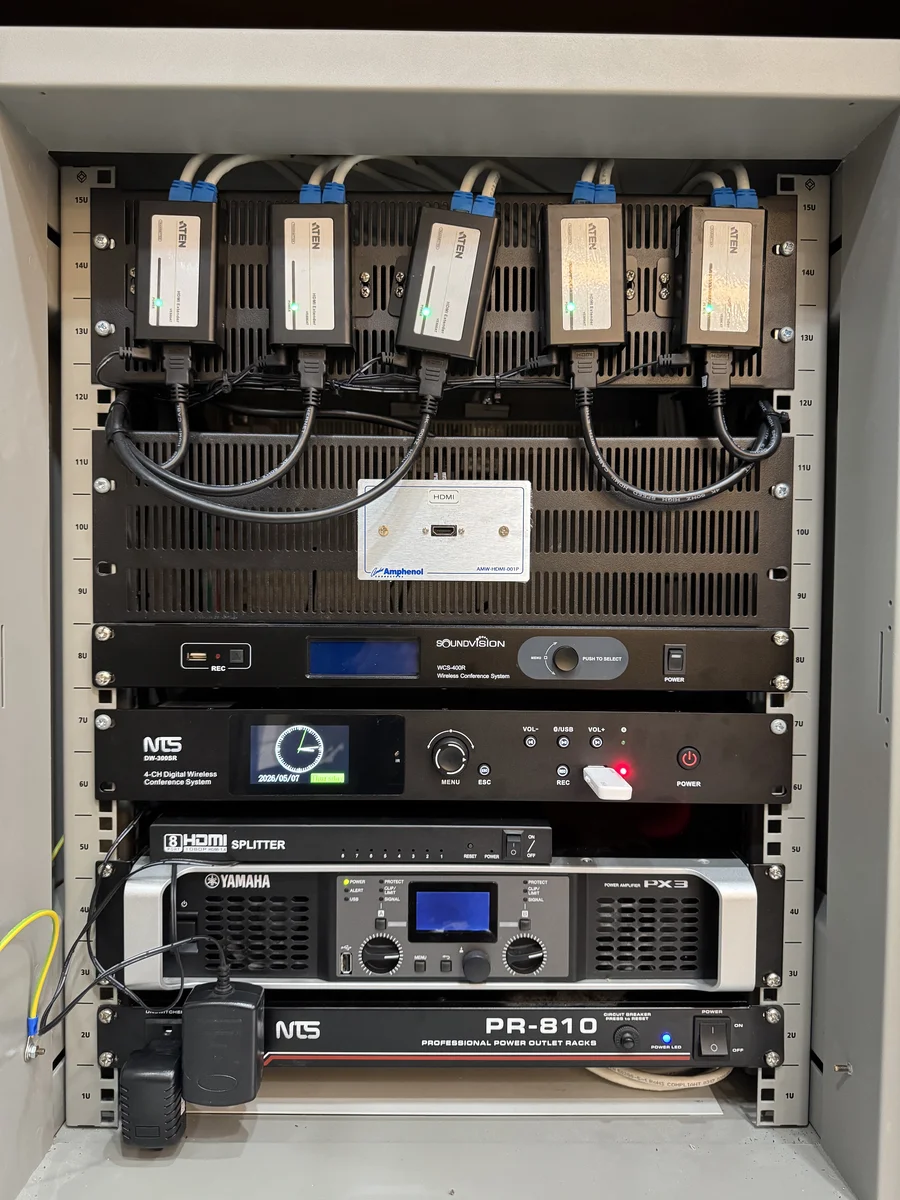 Nts Dw 300 Wireless Conference System 07 ภาพการจัดวางแร็คเครื่องเสียงและชุดควบคุมไมค์ไร้สาย NTS DW-300 ณ มูลนิธิเบญจมบพิตร