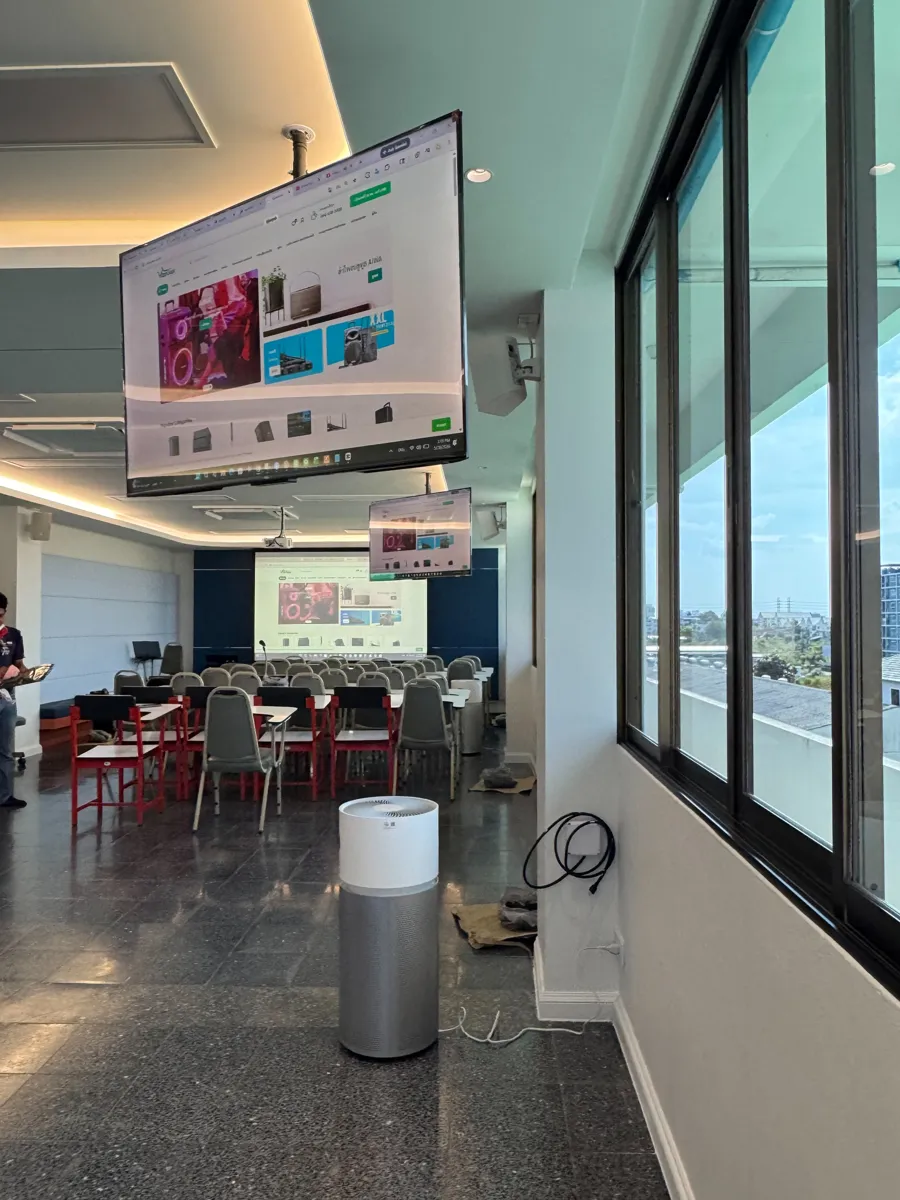 Rear Zone Tv Monitor Portrait ผลงานติดตั้งระบบภาพและเสียงห้องประชุม บริษัท คอนติเนนเติล ฟาร์ม จำกัด