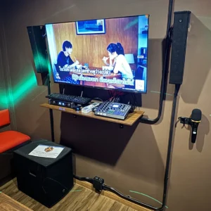 ชุดลำโพง Active Column SOUNDVISION ACS-1200S และระบบคาราโอเกะออนไลน์ SMARTKARA ในห้อง VIP