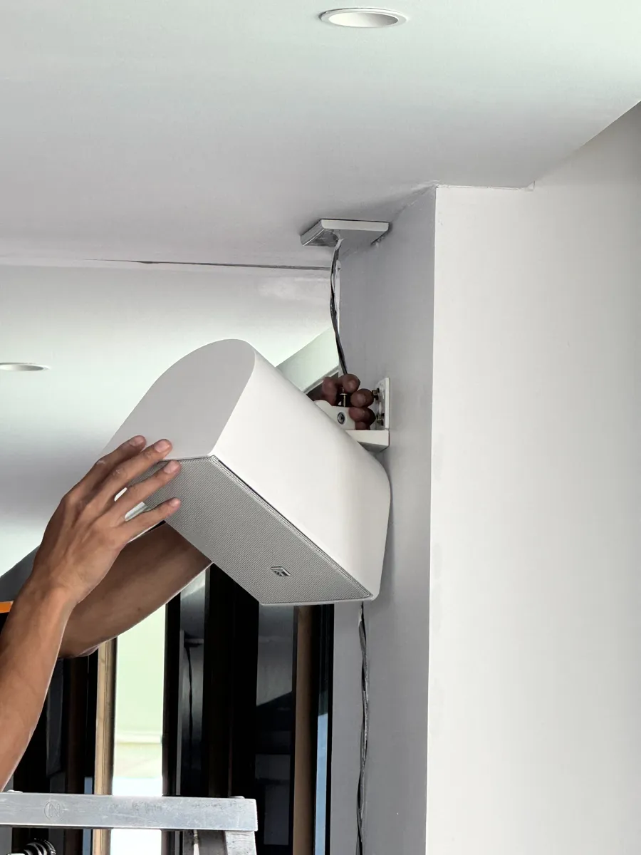 Toa Wall Speaker Mounting And Testing ผลงานติดตั้งระบบภาพและเสียงห้องประชุม บริษัท คอนติเนนเติล ฟาร์ม จำกัด