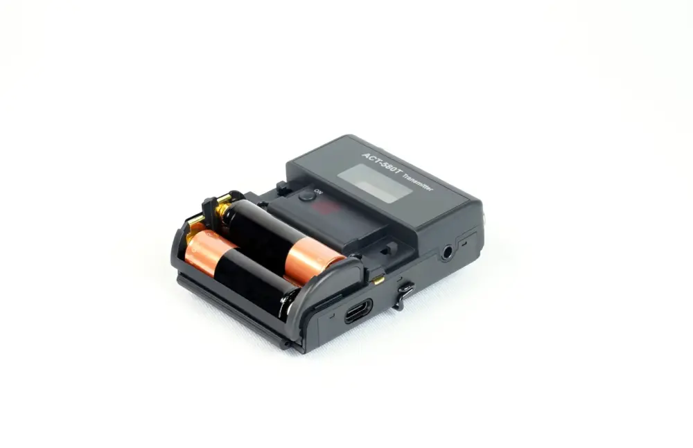 Mipro Act 580t 3 Mipro Act-580t เครื่องส่งสัญญาณไมโครโฟนไร้สายดิจิทัลแบบ Bodypack 5.8 Ghz