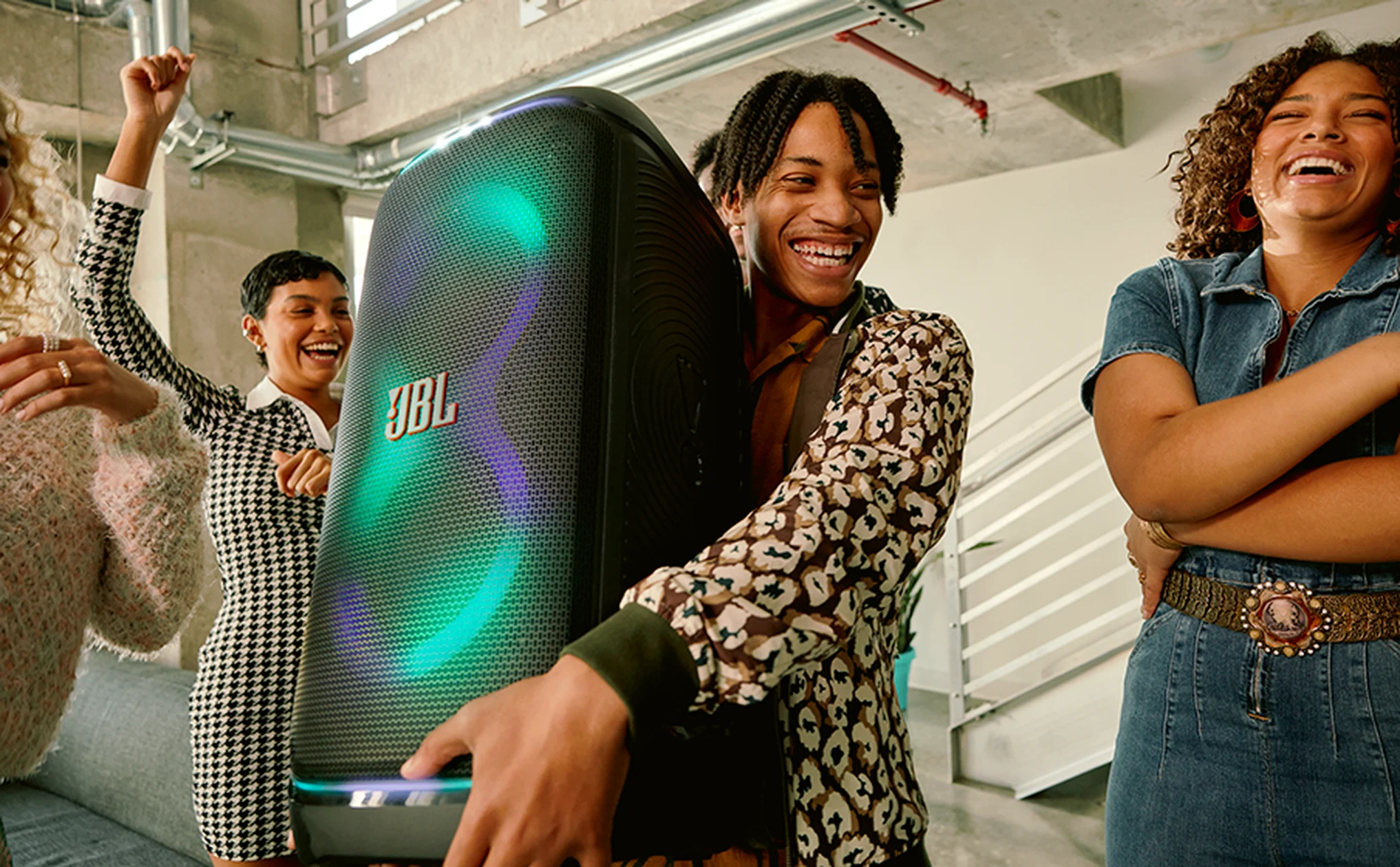 Jbl Partybox Stage 320 ลำโพงปาร์ตี้บลูทูธไร้สาย พลังเสียง 240w