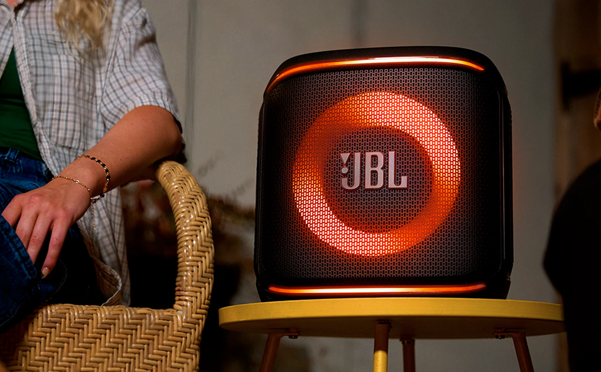 Jbl Partybox Encore 2 ลำโพงปาร์ตี้พกพาไร้สาย 100w Rms พร้อมไมโครโฟนไร้สายดิจิตอล