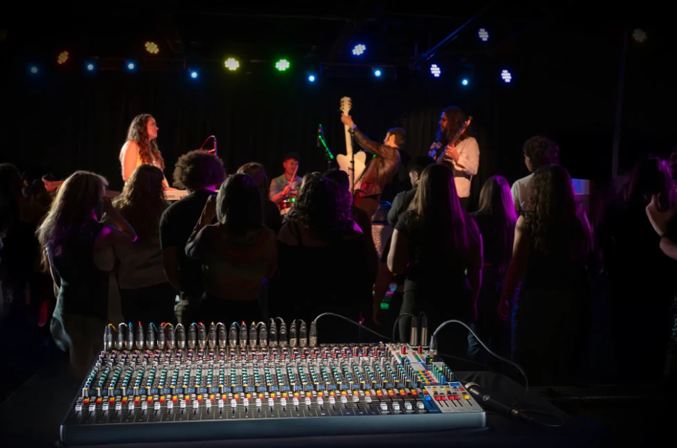 เปิดตัว Soundcraft Signature Plus Series มิกเซอร์อนาล็อกไฮบริดเจนใหม่ อัปเกรดอะไรบ้าง? ต่างจากรุ่นเดิมยังไง คุ้มไหมที่จะเปลี่ยน?
