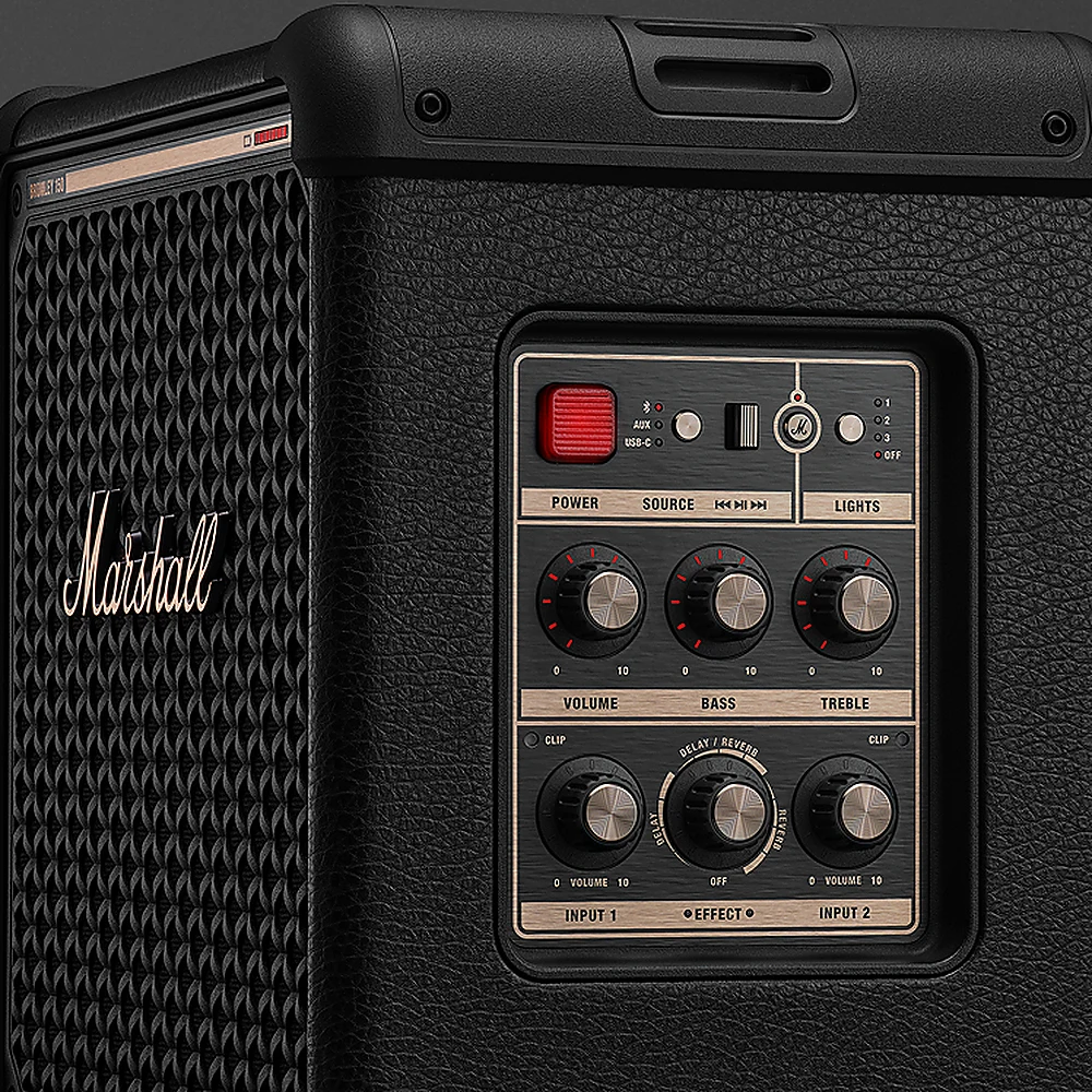 แผงเชื่อมต่อด้านหลัง Marshall Bromley 150 แสดงช่องต่อ 2x XLR Combo Jack, AUX In/Out และ USB-C