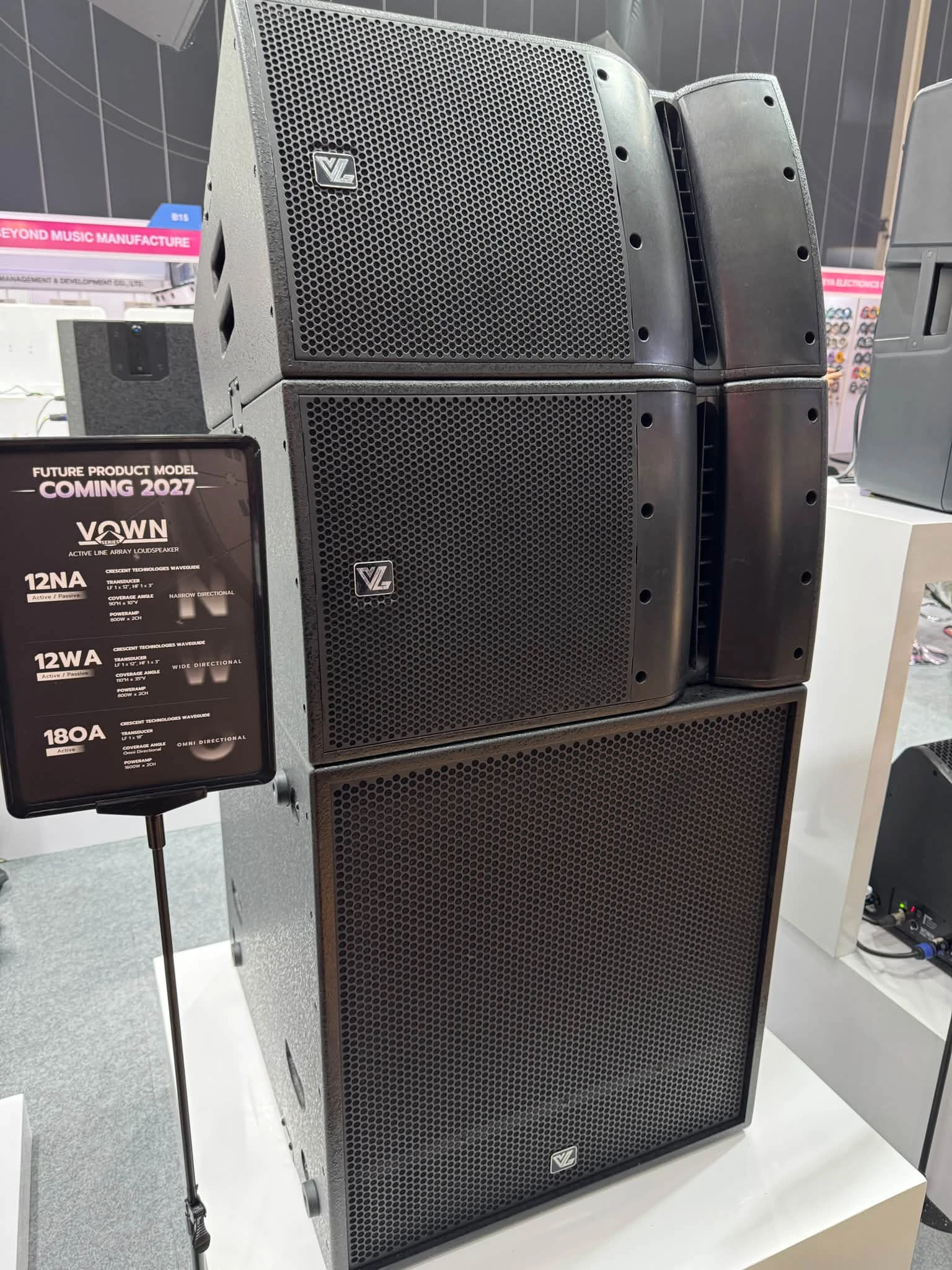 ชุด Ground Stack ด้านหน้า ประกอบด้วย VOWN 12WA, 12NA และซับวูฟเฟอร์ 18OA