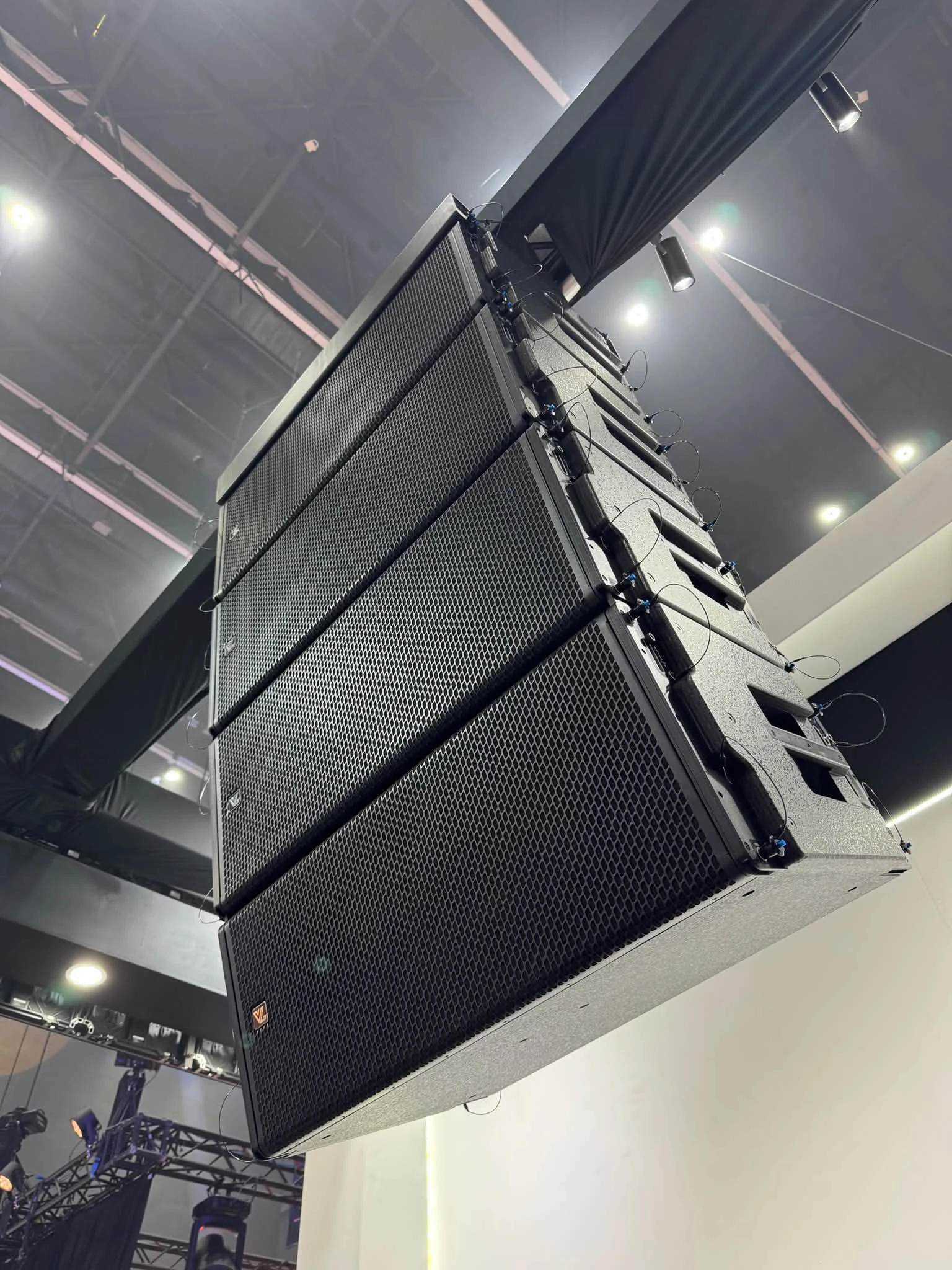 ชุดแขวน Rigging 4 ใบของ VEGA X212 โครงสร้างฮาร์ดแวร์อะลูมิเนียมเกรดอากาศยานสำหรับงานทัวร์ริ่ง