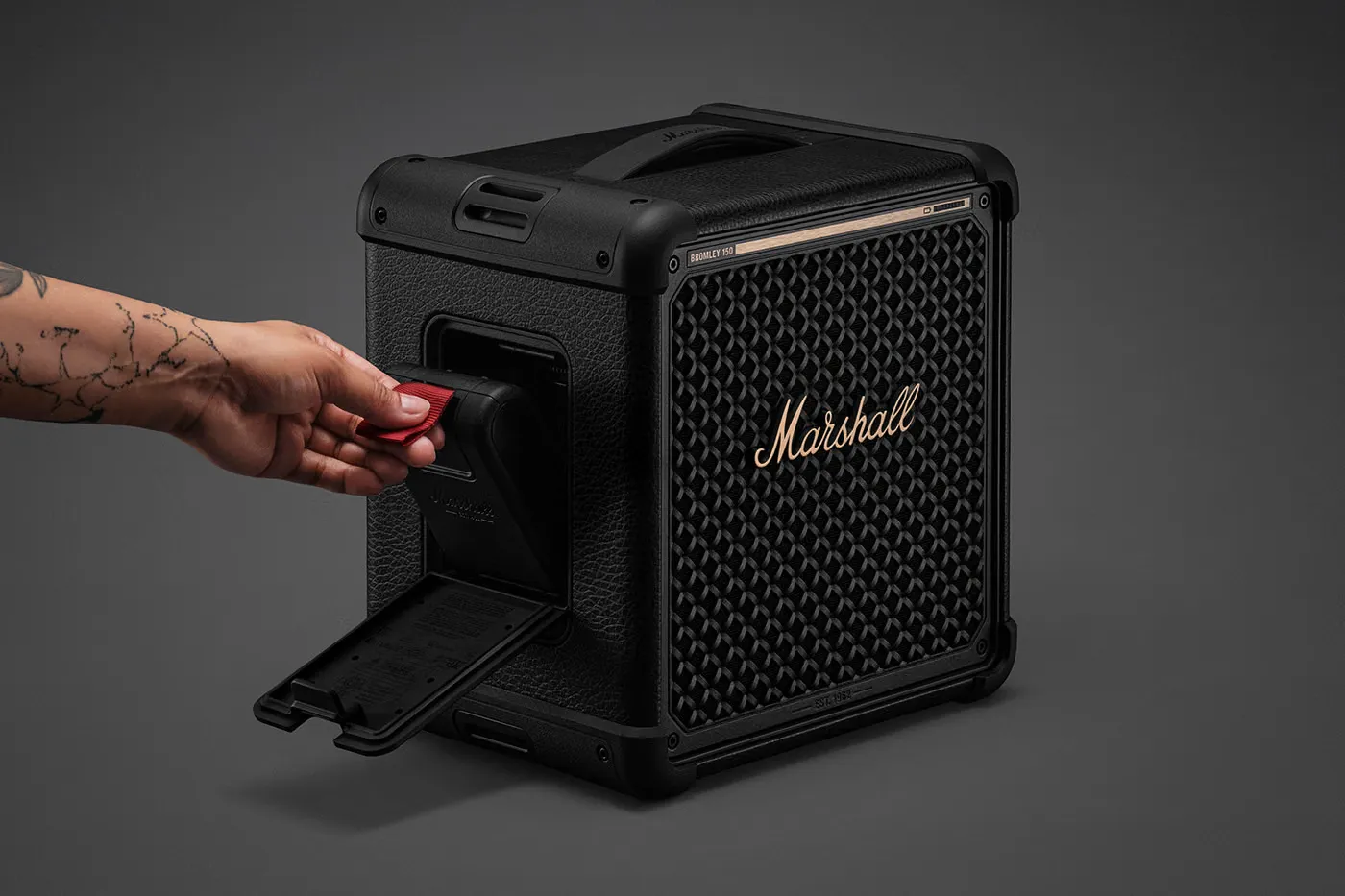 Marshall Bromley 150 ลำโพงปาร์ตี้แบบพกพา เสียง True Stereophonic 360° แบตเตอรี่ 40+ ชั่วโมง Bluetooth 5.3 Auracast Ip55 พร้อมไฟ Stage Light และช่องต่อไมโครโฟน/เครื่องดนตรี