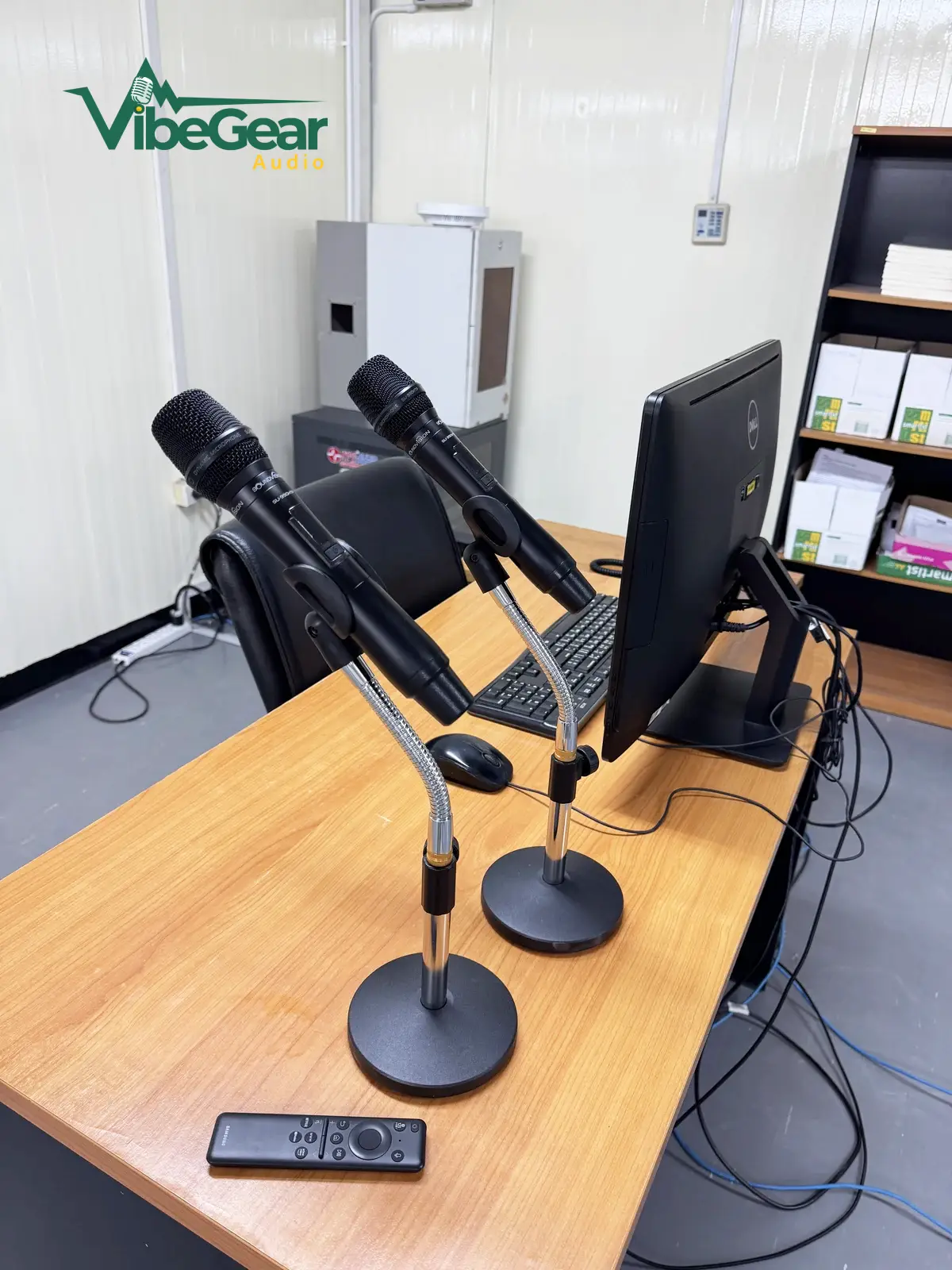 Stpi Soundvision Rack System Se812 Sa150bt Su990d ชุดไมค์ลอย SOUNDVISION SU-990D ติดตั้งบนขาตั้งไมค์ตั้งโต๊ะ NTS D-228A บนโต๊ะวิทยากร พร้อมรีโมทควบคุมระบบภาพ